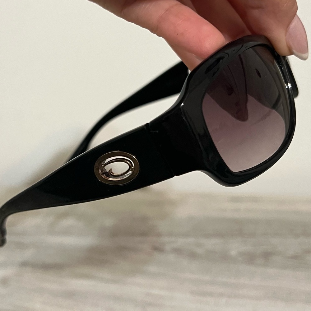 O by Oscar de la Renta Sunglasses